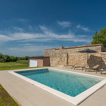 Ester Villa Pula